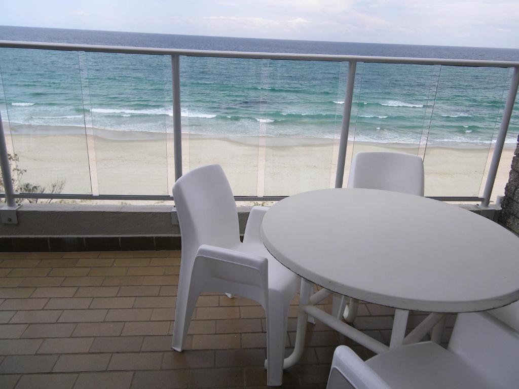 Pacific Surf Absolute Beachfront Apartments Gold Coast Exterior foto