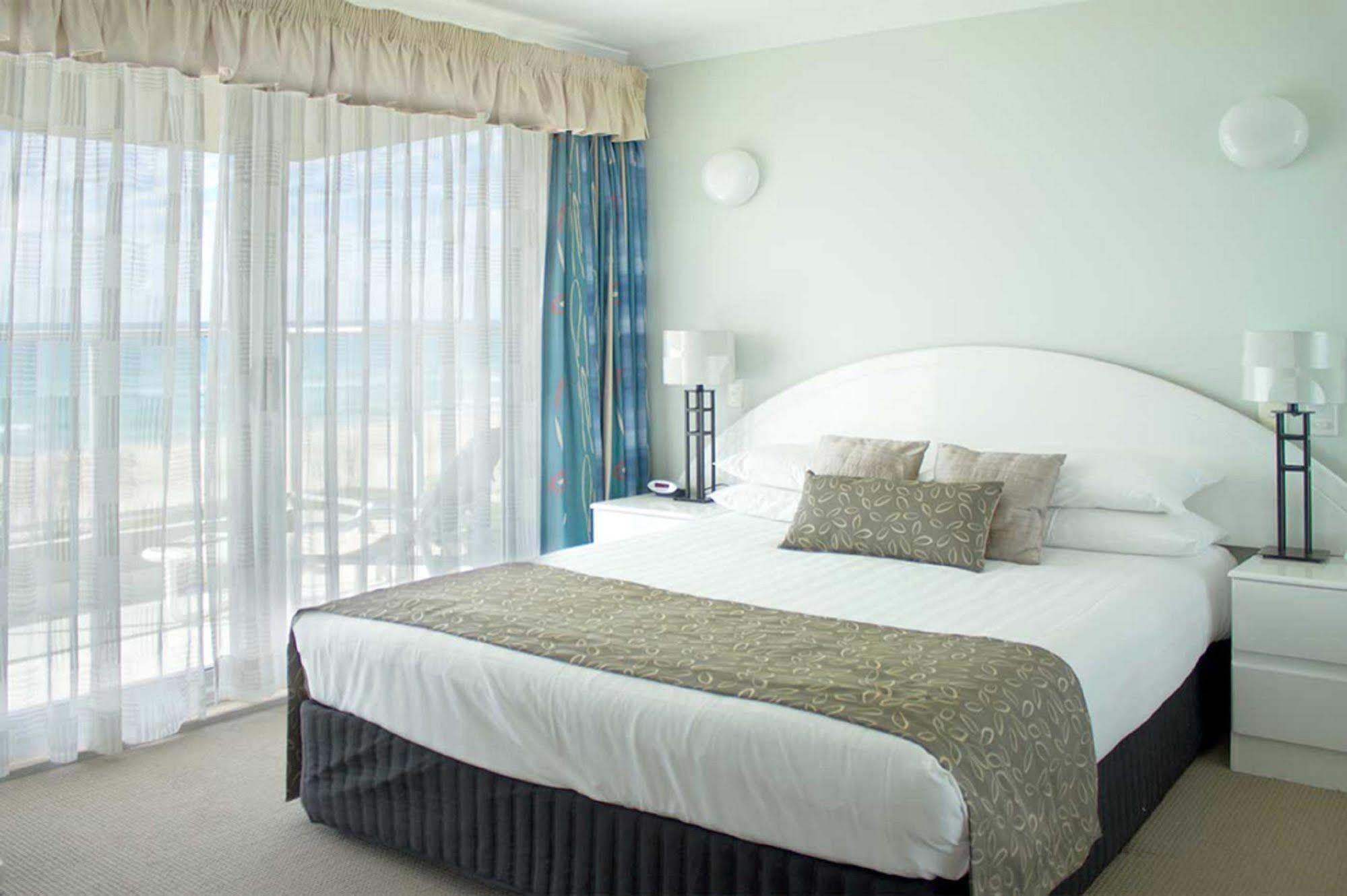 Pacific Surf Absolute Beachfront Apartments Gold Coast Exterior foto